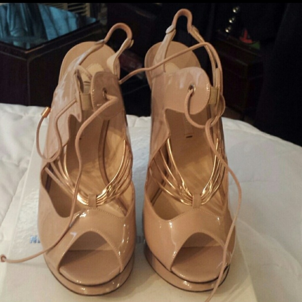 Shoe - Picture 2 of 5